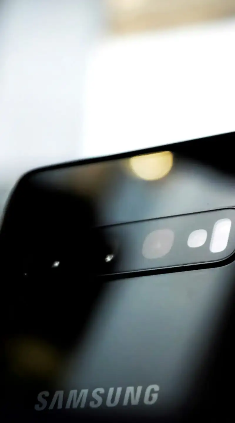 Samsung Halts One UI 7 Update After User Complaints
