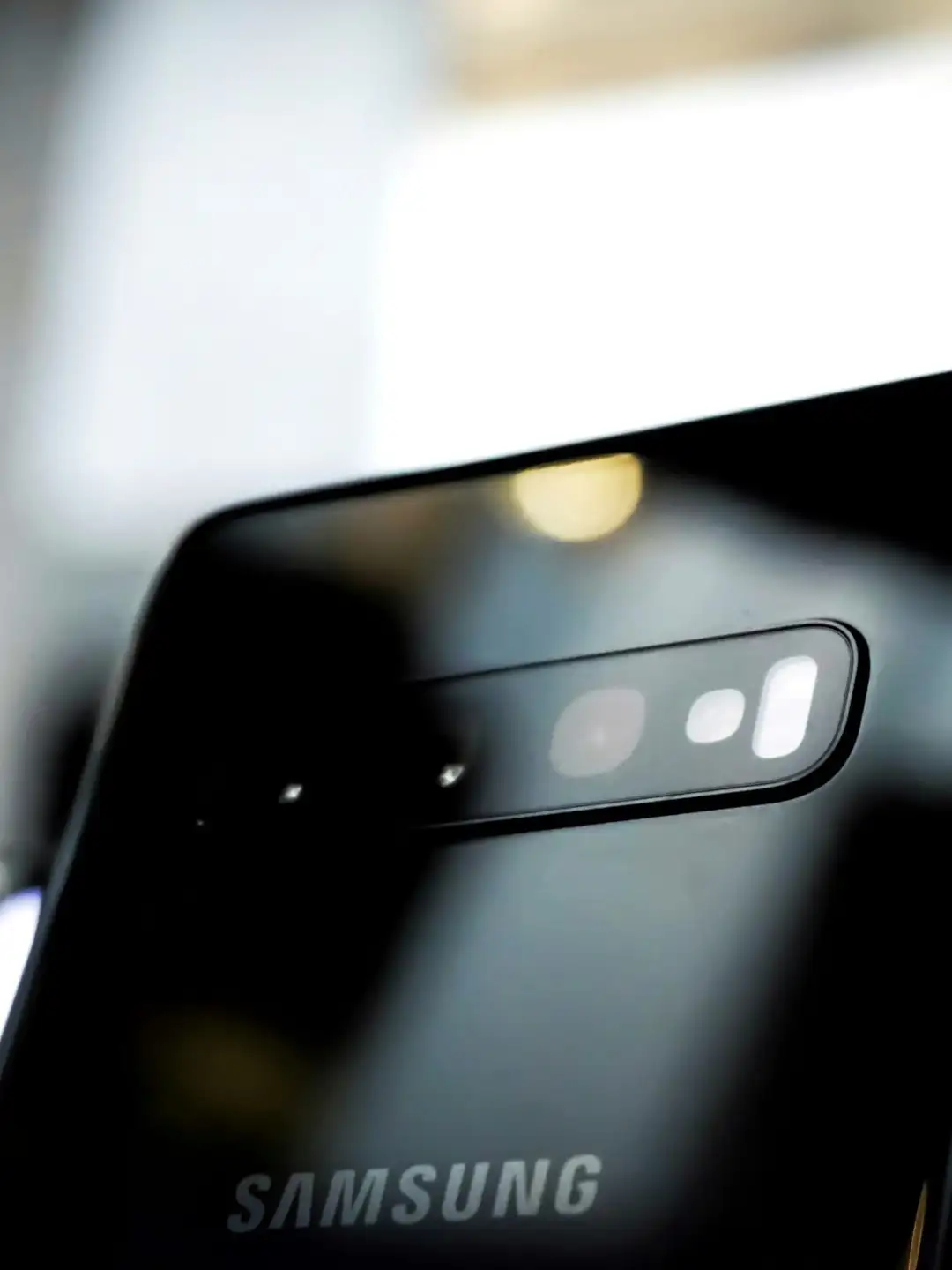 Samsung Halts One UI 7 Update After User Complaints